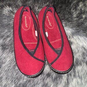 Terrasoles Red Fleece Slip On Ballet Flats Women's Size 8 Comfort Shoes